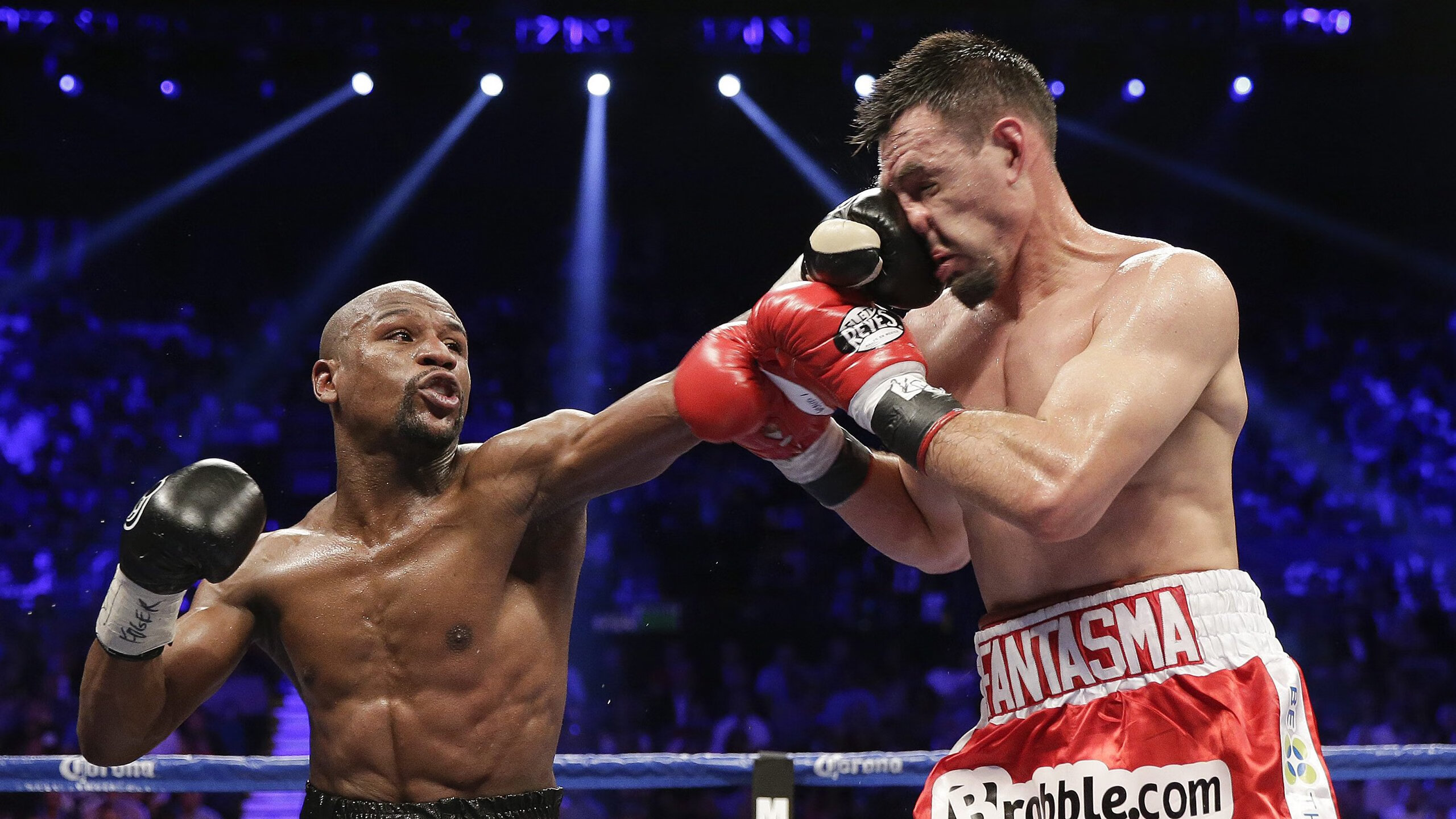 “亲子互动新体验,牛仔3K亲子跑让香港街头充满欢声笑语”